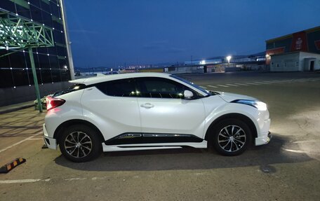 Toyota C-HR I рестайлинг, 2017 год, 1 800 000 рублей, 33 фотография