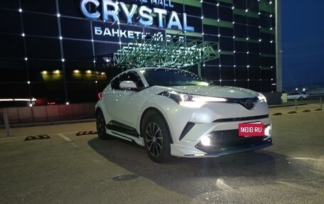 Toyota C-HR I рестайлинг, 2017 год, 1 800 000 рублей, 24 фотография