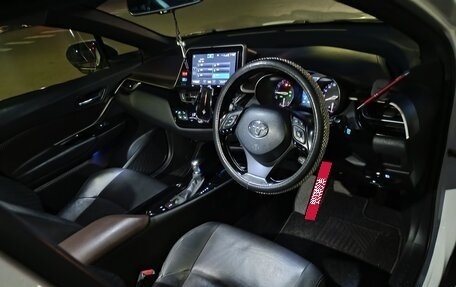 Toyota C-HR I рестайлинг, 2017 год, 1 800 000 рублей, 22 фотография