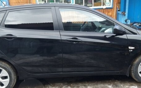 Hyundai Solaris II рестайлинг, 2014 год, 860 000 рублей, 3 фотография