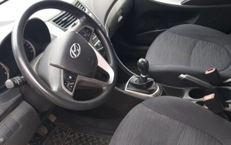 Hyundai Solaris II рестайлинг, 2014 год, 860 000 рублей, 7 фотография