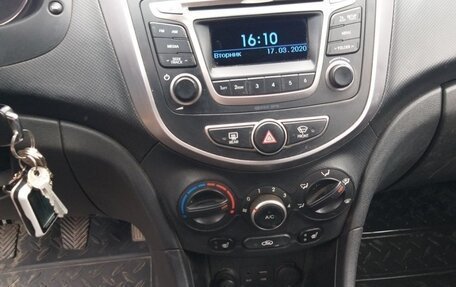 Hyundai Solaris II рестайлинг, 2014 год, 860 000 рублей, 15 фотография