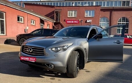 Infiniti QX70, 2015 год, 2 800 000 рублей, 17 фотография