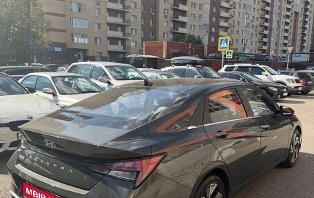 Hyundai Elantra, 2023 год, 2 200 000 рублей, 4 фотография