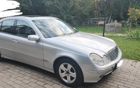 Mercedes-Benz E-Класс, 2004 год, 600 000 рублей, 3 фотография