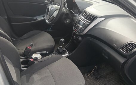 Hyundai Solaris II рестайлинг, 2013 год, 435 000 рублей, 6 фотография