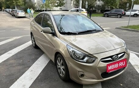 Hyundai Solaris II рестайлинг, 2011 год, 550 000 рублей, 3 фотография