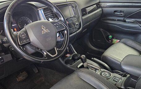 Mitsubishi Outlander III рестайлинг 3, 2016 год, 2 080 000 рублей, 8 фотография