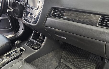 Mitsubishi Outlander III рестайлинг 3, 2016 год, 2 080 000 рублей, 11 фотография