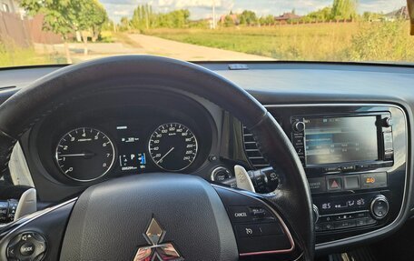 Mitsubishi Outlander III рестайлинг 3, 2016 год, 2 080 000 рублей, 14 фотография