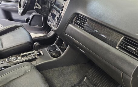 Mitsubishi Outlander III рестайлинг 3, 2016 год, 2 080 000 рублей, 10 фотография