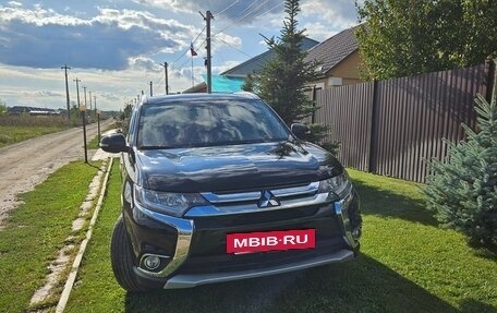 Mitsubishi Outlander III рестайлинг 3, 2016 год, 2 080 000 рублей, 5 фотография