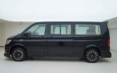 Volkswagen Multivan T6 рестайлинг, 2019 год, 4 780 000 рублей, 3 фотография