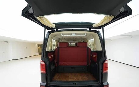 Volkswagen Multivan T6 рестайлинг, 2019 год, 4 780 000 рублей, 5 фотография
