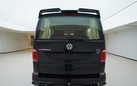 Volkswagen Multivan T6 рестайлинг, 2019 год, 4 780 000 рублей, 7 фотография