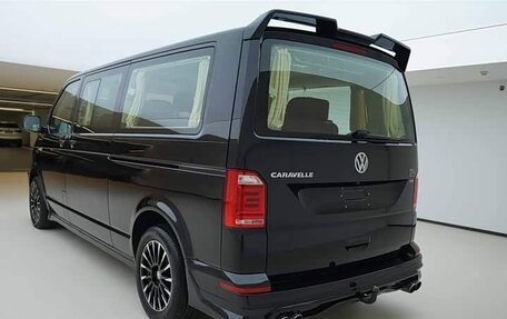 Volkswagen Multivan T6 рестайлинг, 2019 год, 4 780 000 рублей, 4 фотография