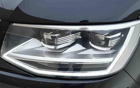 Volkswagen Multivan T6 рестайлинг, 2019 год, 4 780 000 рублей, 10 фотография