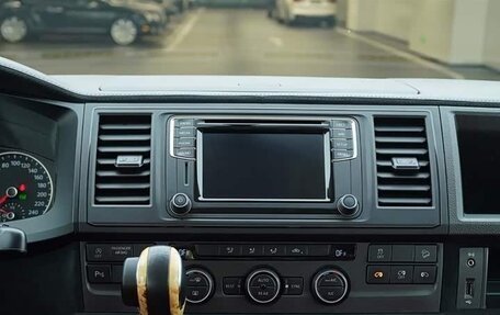 Volkswagen Multivan T6 рестайлинг, 2019 год, 4 780 000 рублей, 11 фотография