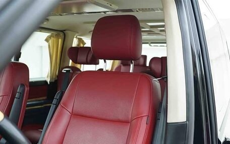 Volkswagen Multivan T6 рестайлинг, 2019 год, 4 780 000 рублей, 16 фотография