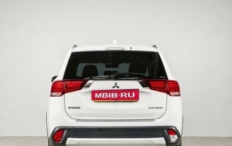 Mitsubishi Outlander III рестайлинг 3, 2017 год, 2 249 000 рублей, 6 фотография