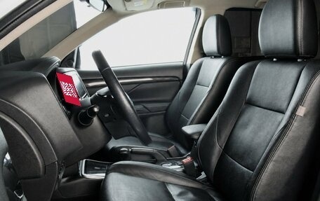 Mitsubishi Outlander III рестайлинг 3, 2017 год, 2 249 000 рублей, 8 фотография