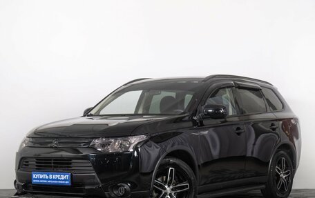 Mitsubishi Outlander III рестайлинг 3, 2014 год, 1 399 000 рублей, 3 фотография