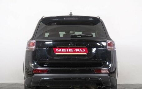 Mitsubishi Outlander III рестайлинг 3, 2014 год, 1 399 000 рублей, 5 фотография