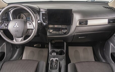 Mitsubishi Outlander III рестайлинг 3, 2014 год, 1 399 000 рублей, 11 фотография