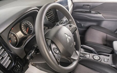 Mitsubishi Outlander III рестайлинг 3, 2014 год, 1 399 000 рублей, 13 фотография