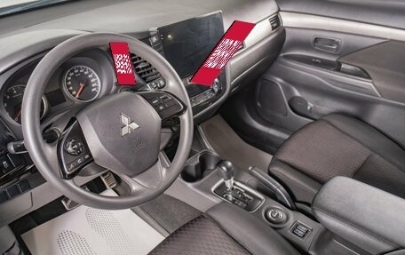 Mitsubishi Outlander III рестайлинг 3, 2014 год, 1 399 000 рублей, 8 фотография