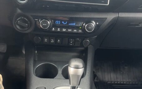 Toyota Hilux VIII, 2015 год, 3 450 000 рублей, 11 фотография