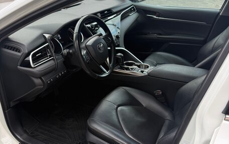 Toyota Camry, 2019 год, 2 550 000 рублей, 10 фотография