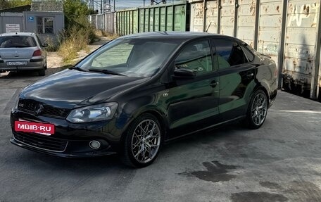 Volkswagen Polo VI (EU Market), 2013 год, 750 000 рублей, 2 фотография