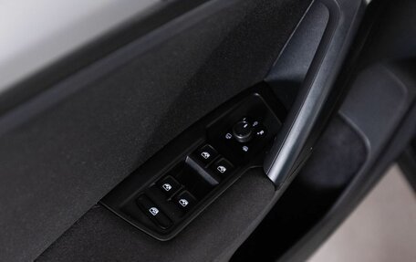 Volkswagen Tiguan II, 2019 год, 2 800 000 рублей, 9 фотография