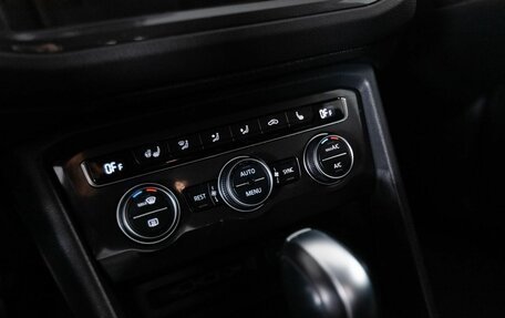 Volkswagen Tiguan II, 2019 год, 2 800 000 рублей, 12 фотография