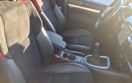 Toyota Hilux VIII, 2017 год, 2 350 000 рублей, 15 фотография