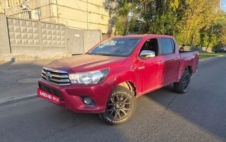 Toyota Hilux VIII, 2017 год, 2 350 000 рублей, 8 фотография