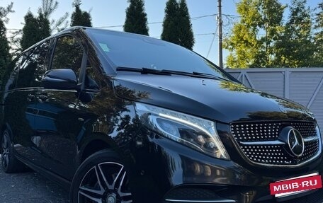 Mercedes-Benz V-Класс, 2017 год, 4 200 000 рублей, 2 фотография