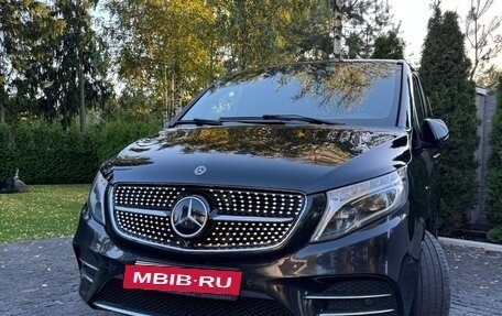 Mercedes-Benz V-Класс, 2017 год, 4 200 000 рублей, 13 фотография