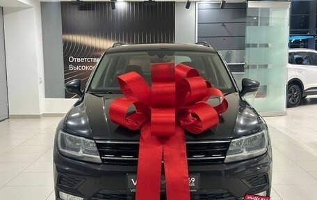 Volkswagen Tiguan II, 2017 год, 2 127 000 рублей, 2 фотография