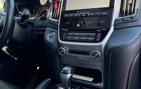 Toyota Land Cruiser 200, 2016 год, 5 990 000 рублей, 19 фотография