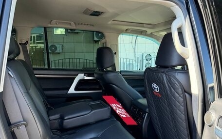 Toyota Land Cruiser 200, 2016 год, 5 990 000 рублей, 21 фотография
