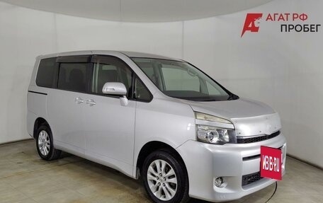 Toyota Voxy II, 2012 год, 1 170 000 рублей, 3 фотография