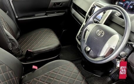 Toyota Voxy II, 2012 год, 1 170 000 рублей, 14 фотография