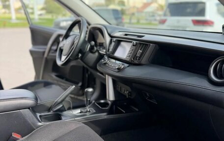 Toyota RAV4, 2018 год, 2 750 000 рублей, 10 фотография