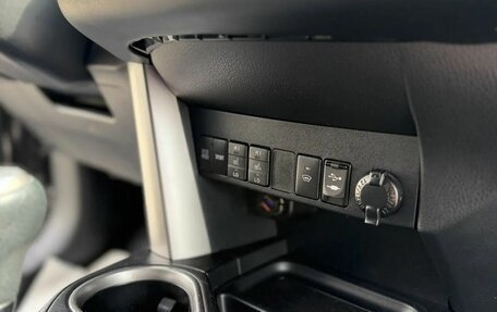 Toyota RAV4, 2018 год, 2 750 000 рублей, 8 фотография