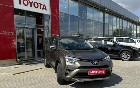 Toyota RAV4, 2018 год, 2 750 000 рублей, 2 фотография