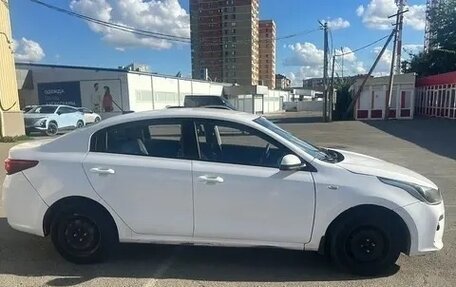KIA Rio IV, 2019 год, 980 000 рублей, 2 фотография