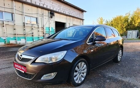 Opel Astra J, 2011 год, 725 000 рублей, 2 фотография
