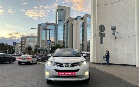 Toyota RAV4, 2014 год, 1 850 000 рублей, 12 фотография